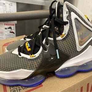 Nike Lebron size 8.5